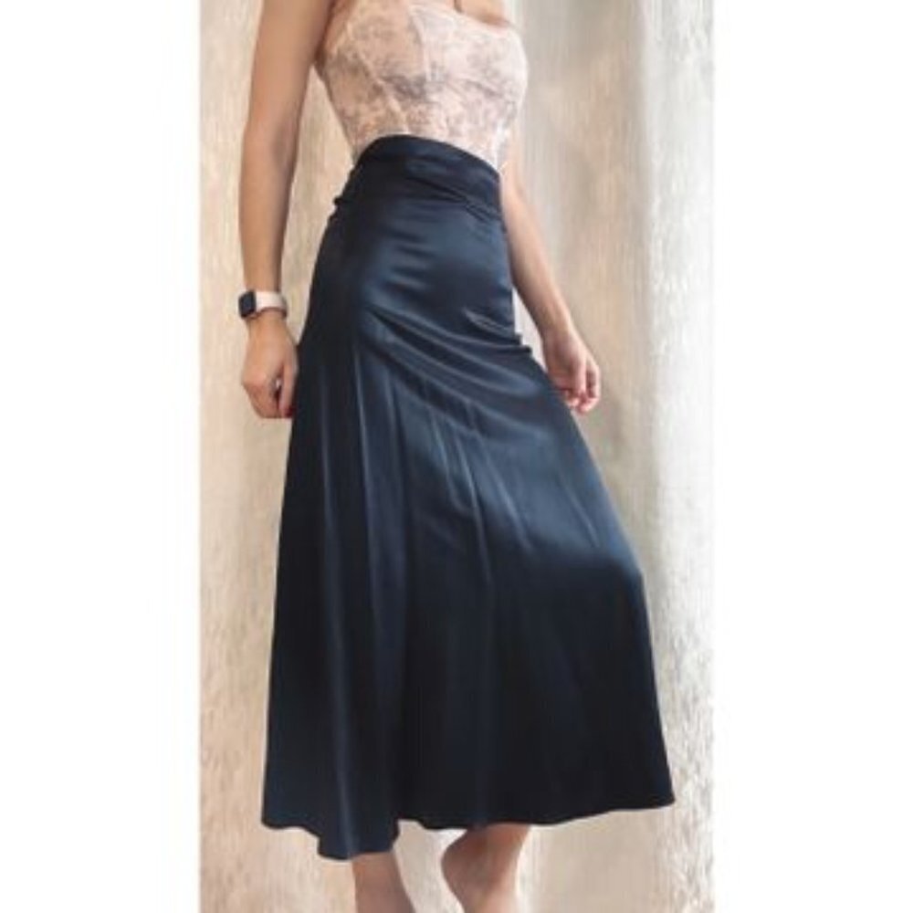 Le Chateau Black Satin Show-Stopping Fit & Flare 3/4 Length Maxi Skirt size 00